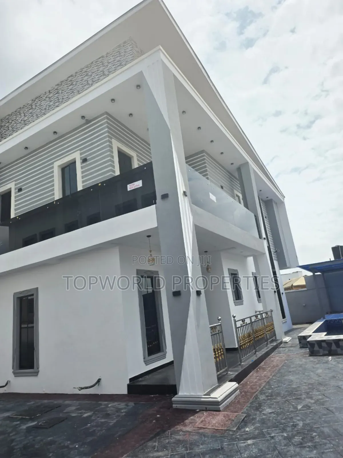 4bdrm Duplex in Medina Estate for sale
