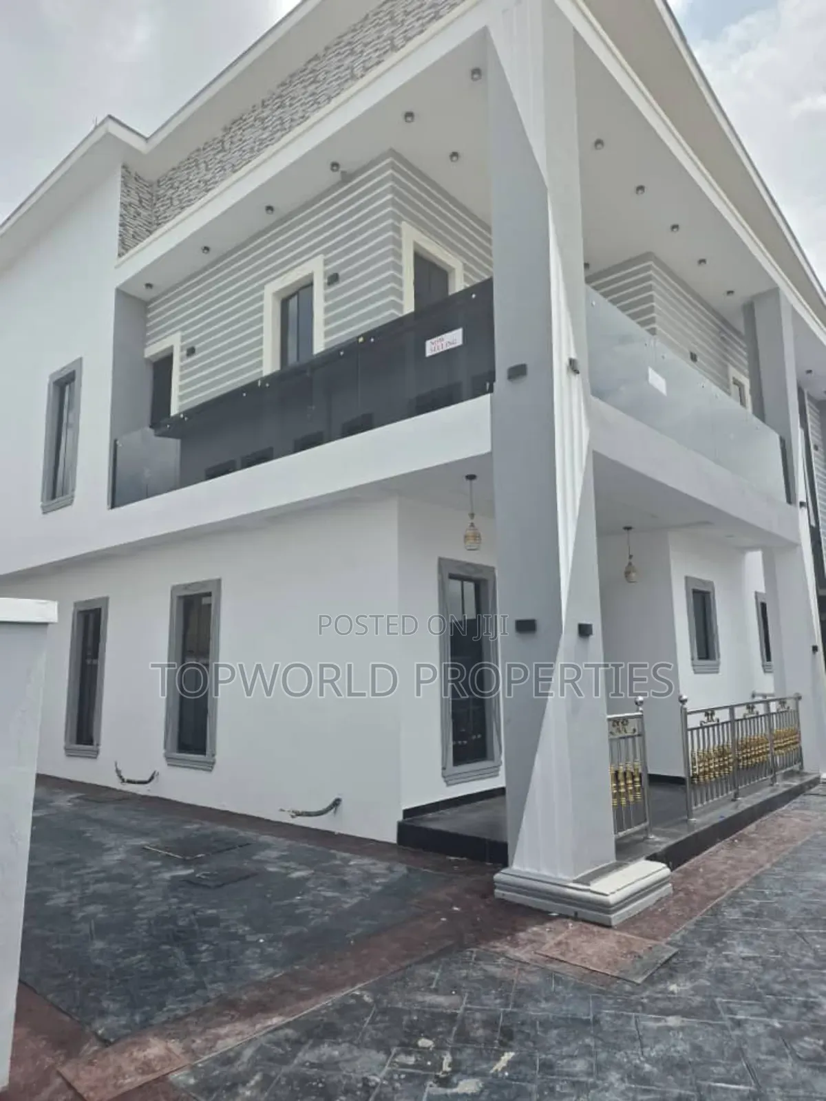 4bdrm Duplex in Medina Estate for sale