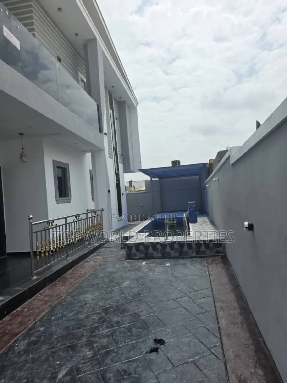4bdrm Duplex in Medina Estate for sale