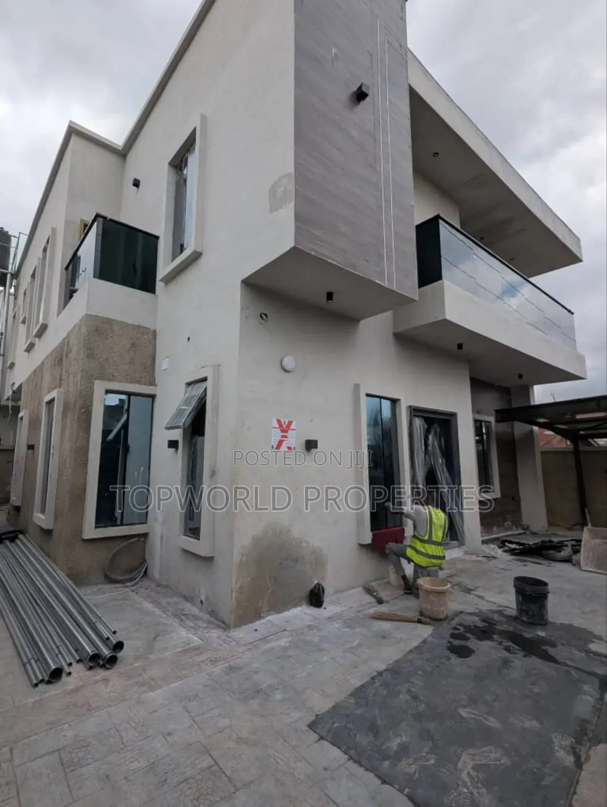 4bdrm Duplex in Within College Road for sale