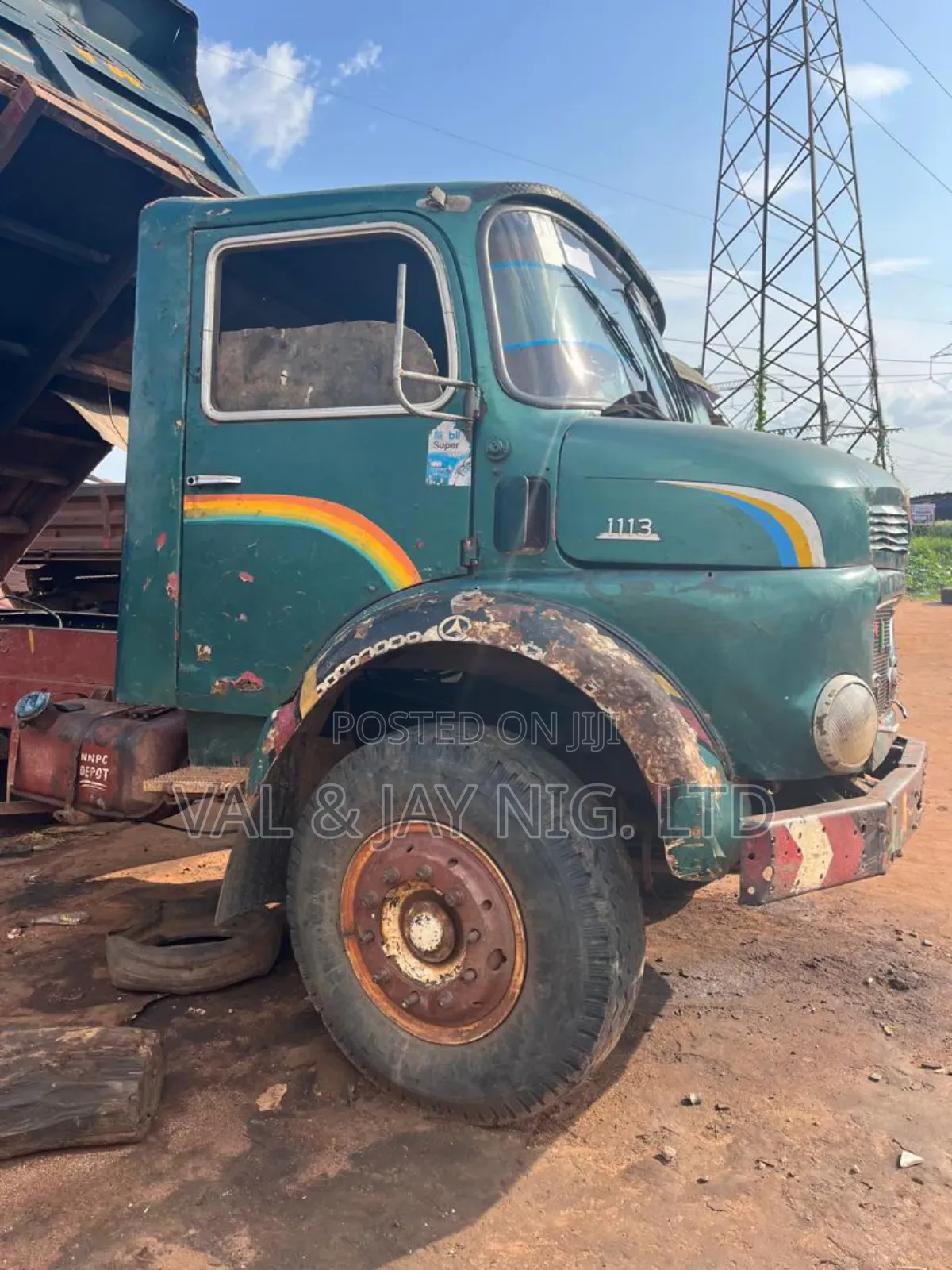 Mercedes Benz 911 Tipper Truck