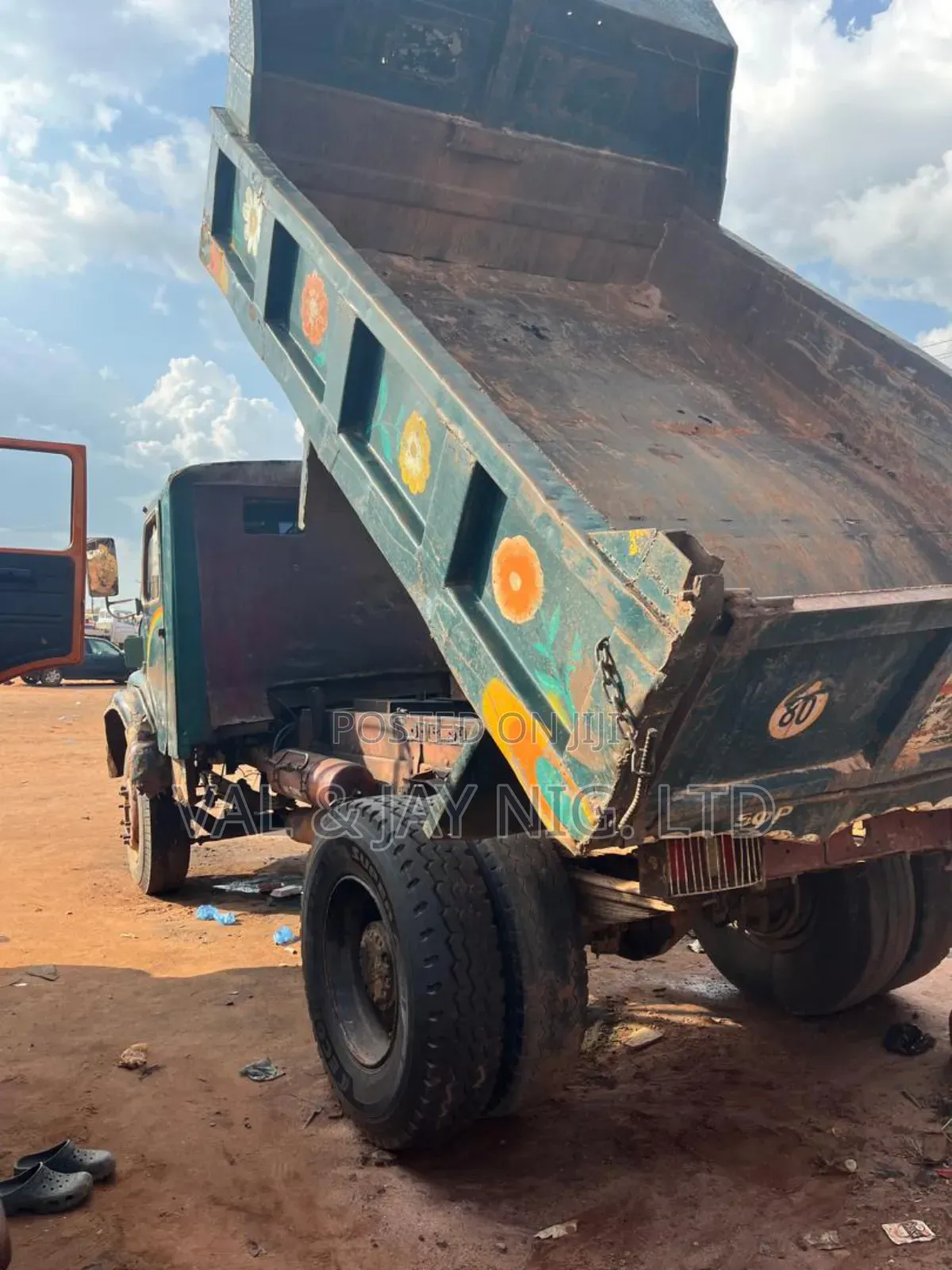 Mercedes Benz 911 Tipper Truck