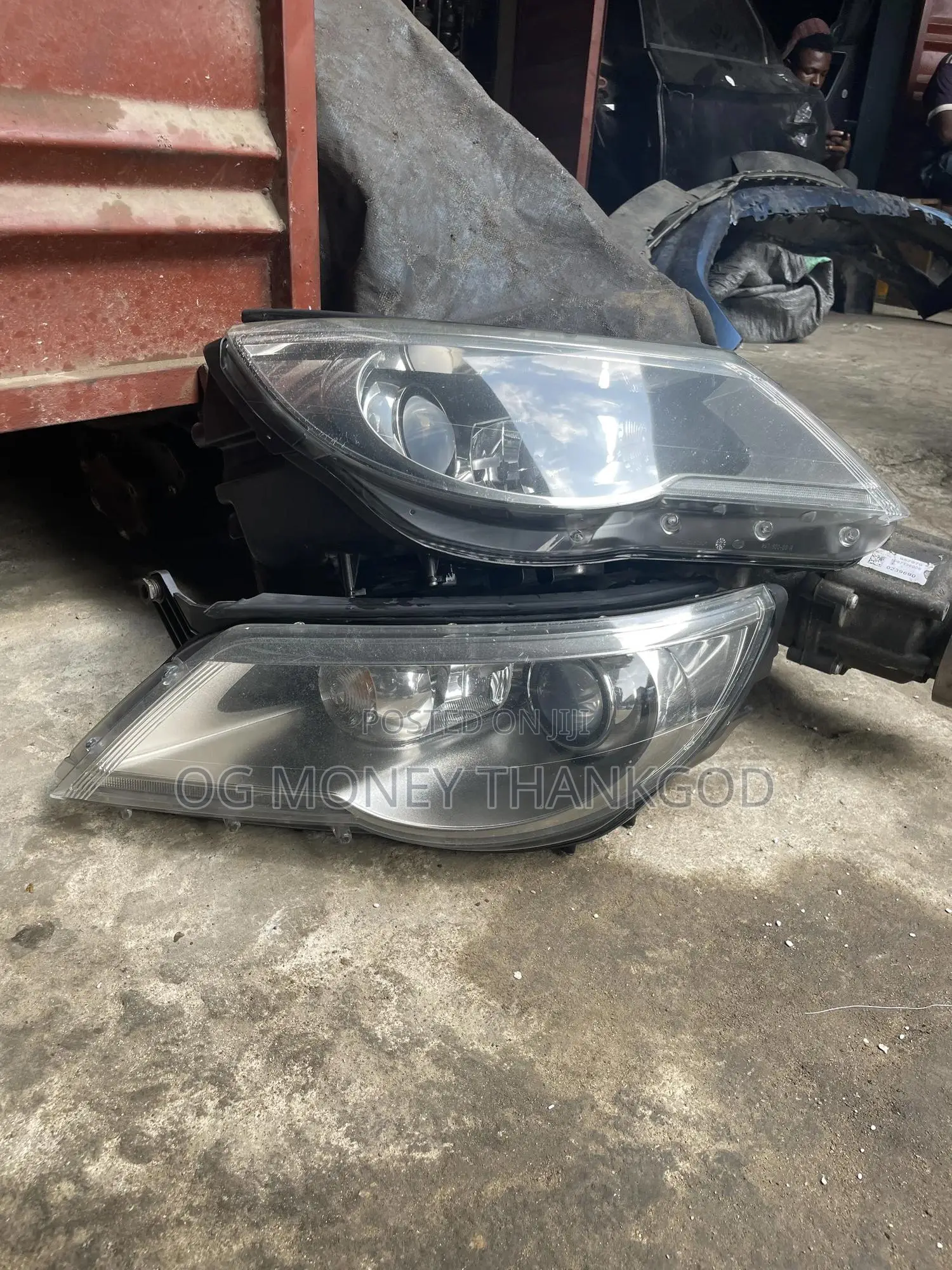 Headlights Volkswagen Tiguan 2008 2010 Europe