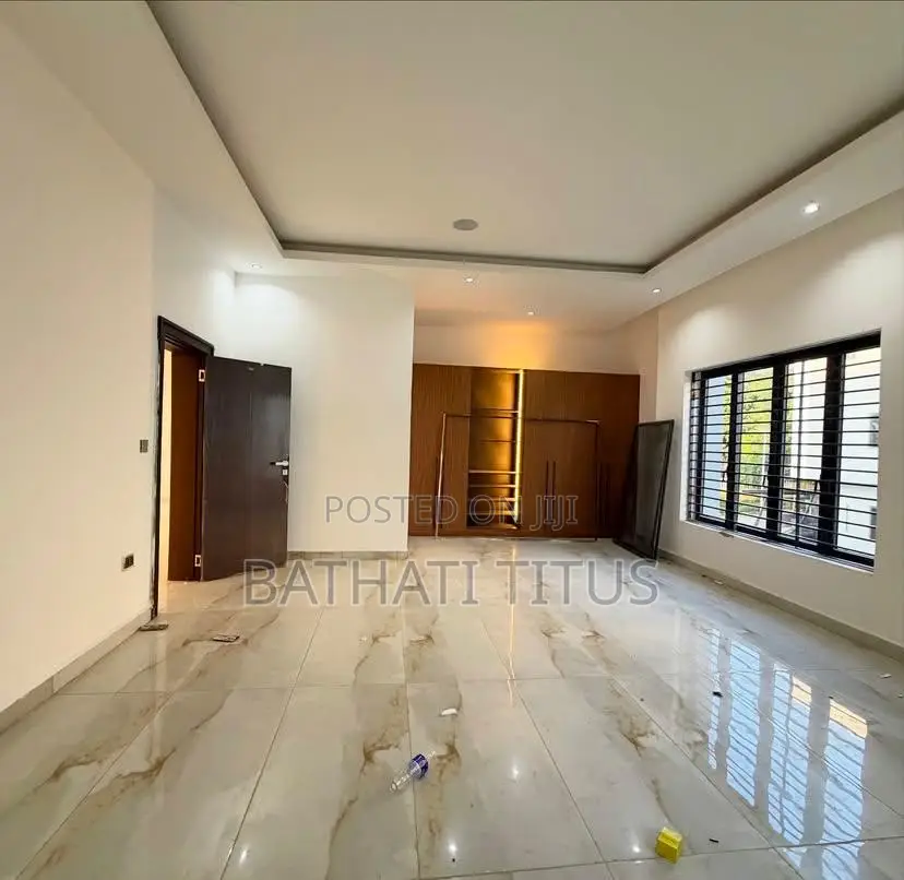7bdrm Duplex in Asokoro for sale