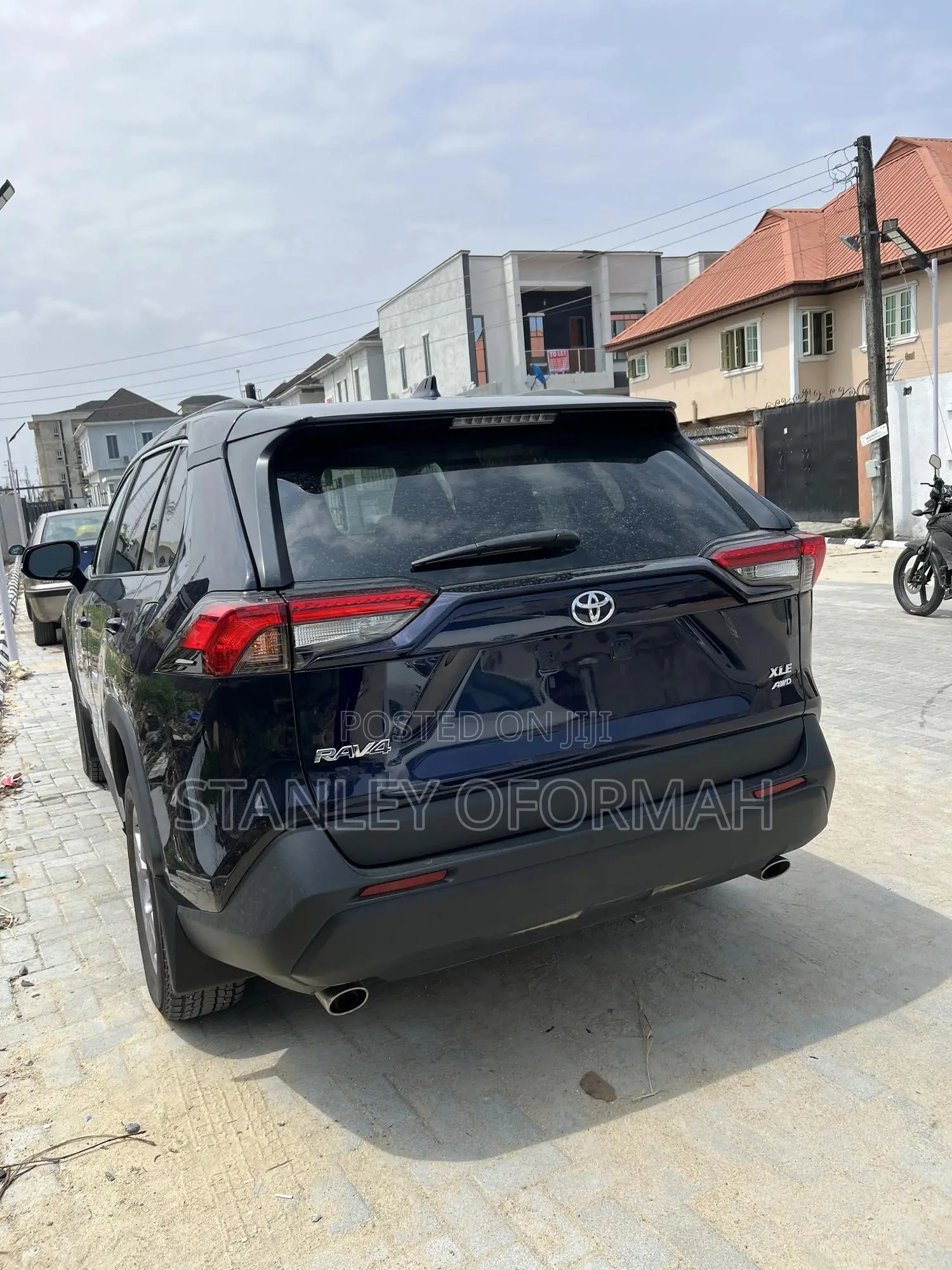 Toyota RAV4 XLE Premium AWD 2024 Black