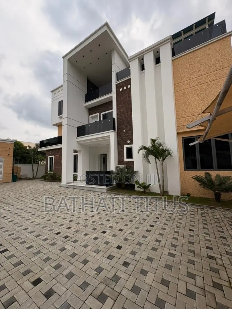 8bdrm Duplex in Wuse 2 for sale