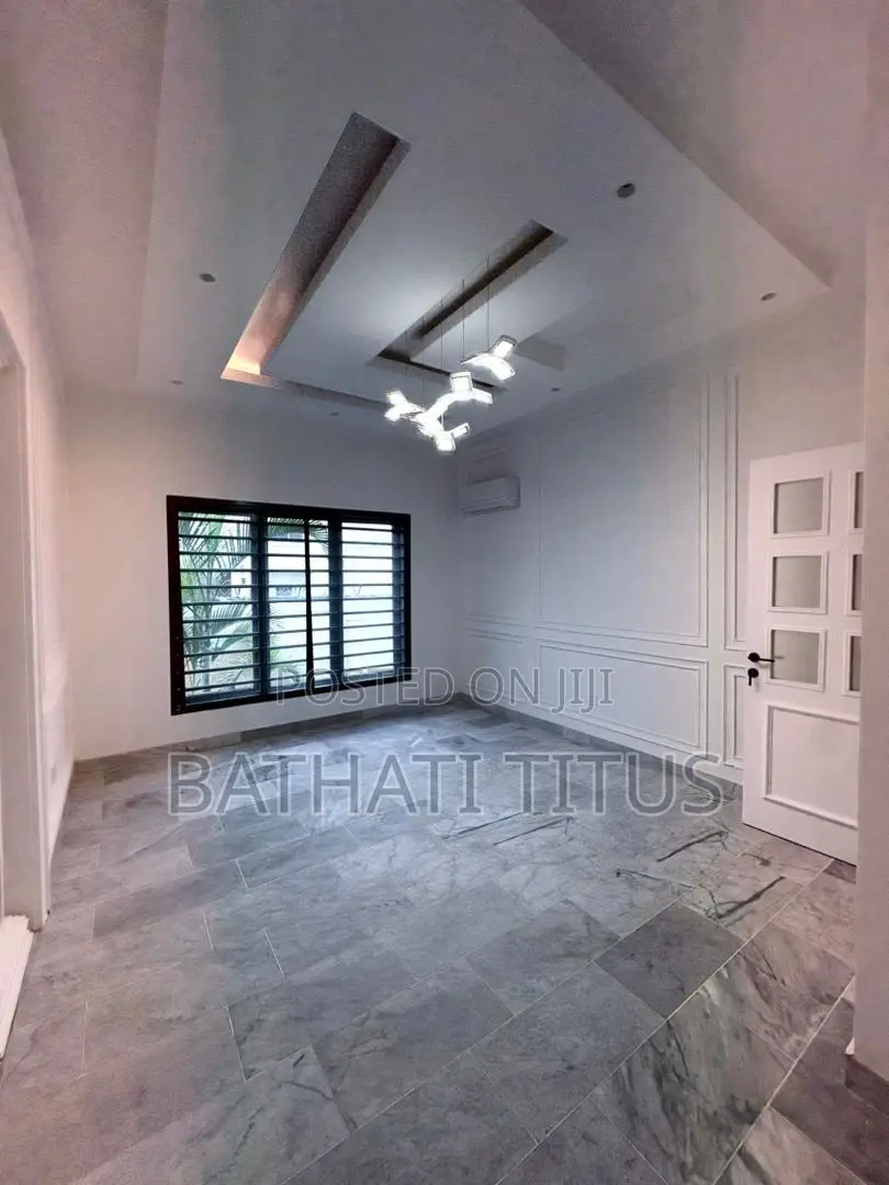 8bdrm Duplex in Wuse 2 for sale
