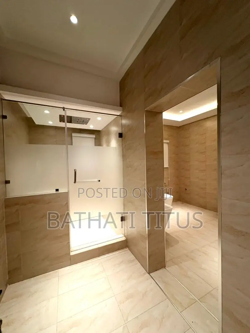 8bdrm Duplex in Wuse 2 for sale