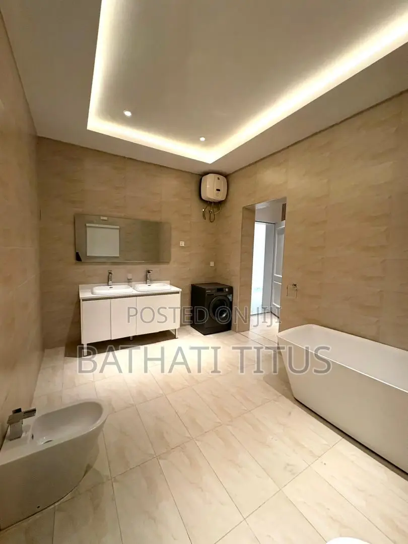 8bdrm Duplex in Wuse 2 for sale