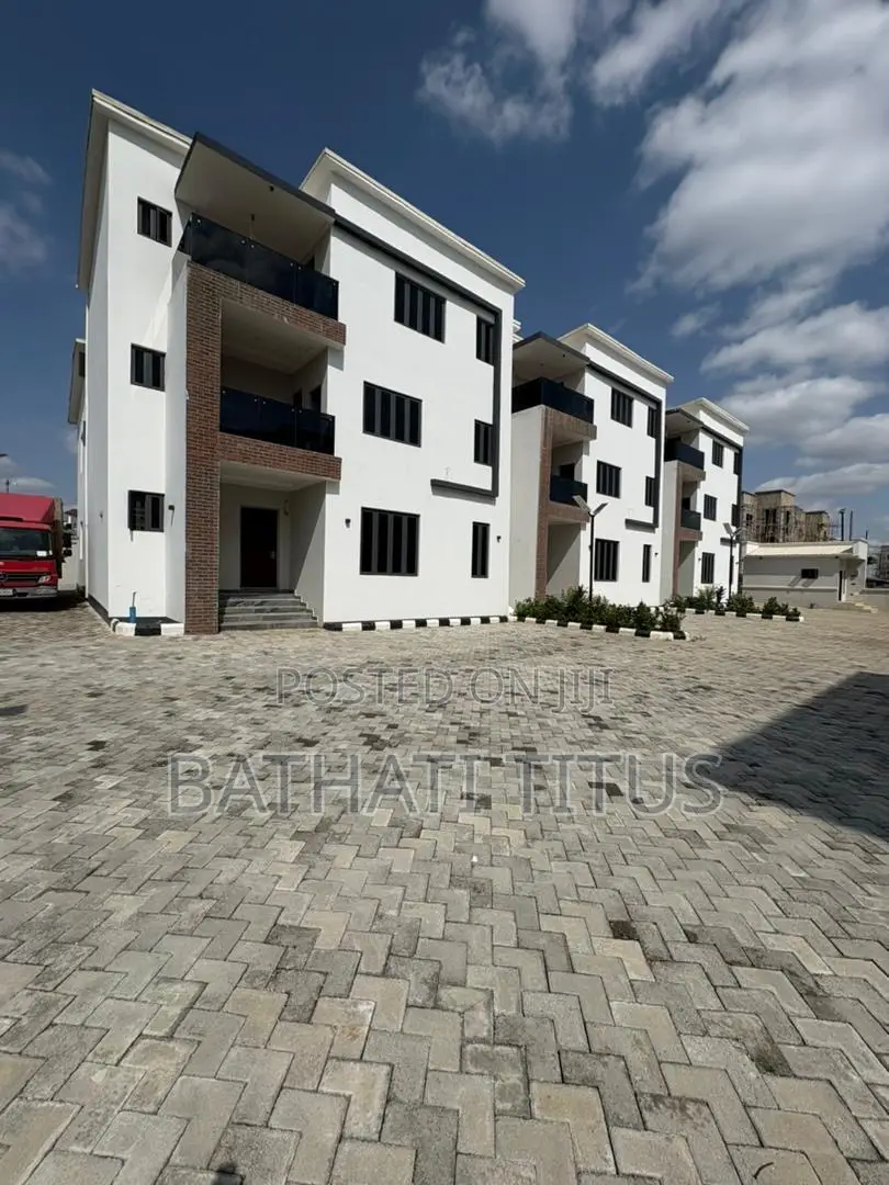 4bdrm Duplex in Life Camp for sale