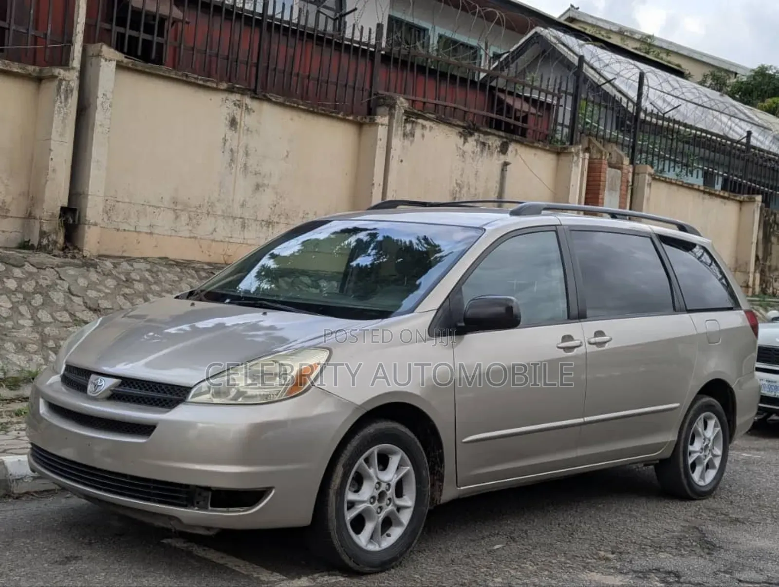Toyota Sienna LE AWD 2005 Gold