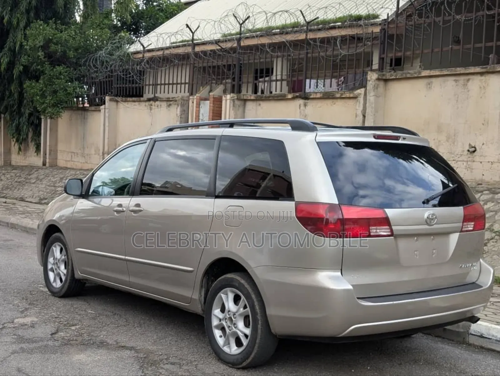 Toyota Sienna LE AWD 2005 Gold