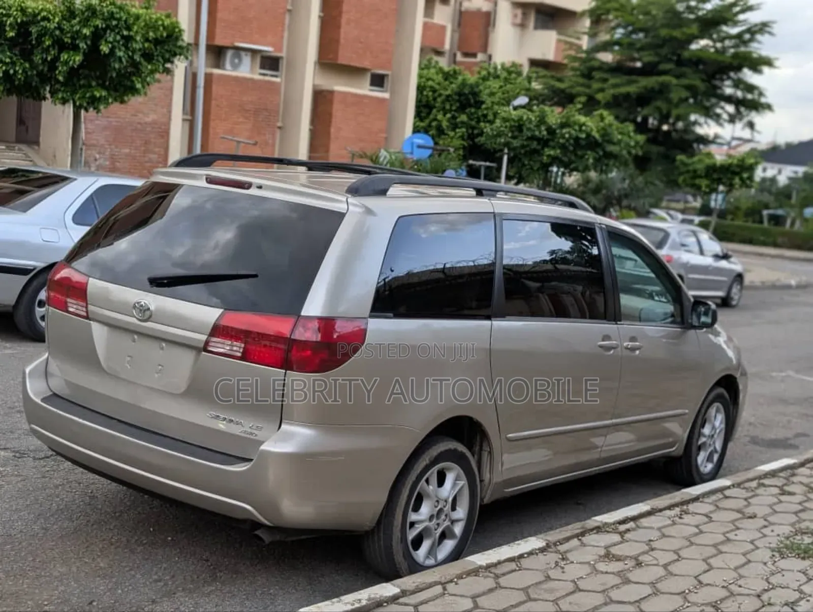 Toyota Sienna LE AWD 2005 Gold
