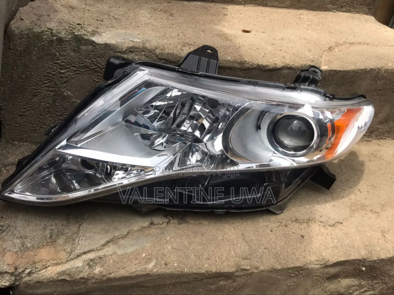 Headlamp Venza 2010