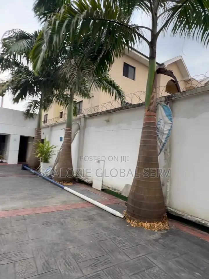 Office Space on 1 Plot of Land