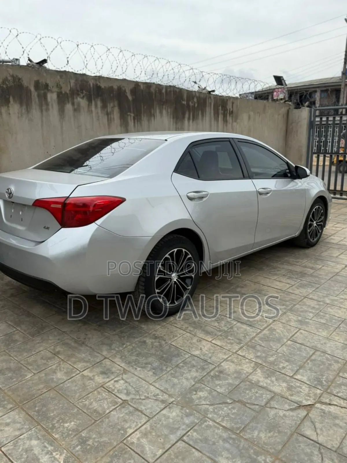 Toyota Corolla LE ECO 4dr Sedan (1.8L 4cyl CVT) 2017 Silver