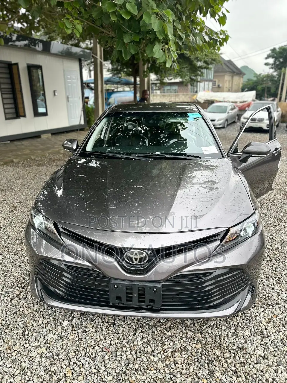 Toyota Camry XLE FWD (2.5L 4cyl 8AM) 2018 Gray