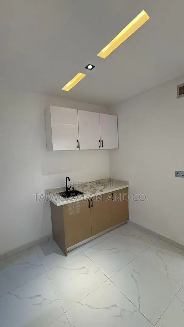 5bdrm Duplex in Oluyole Estate for sale