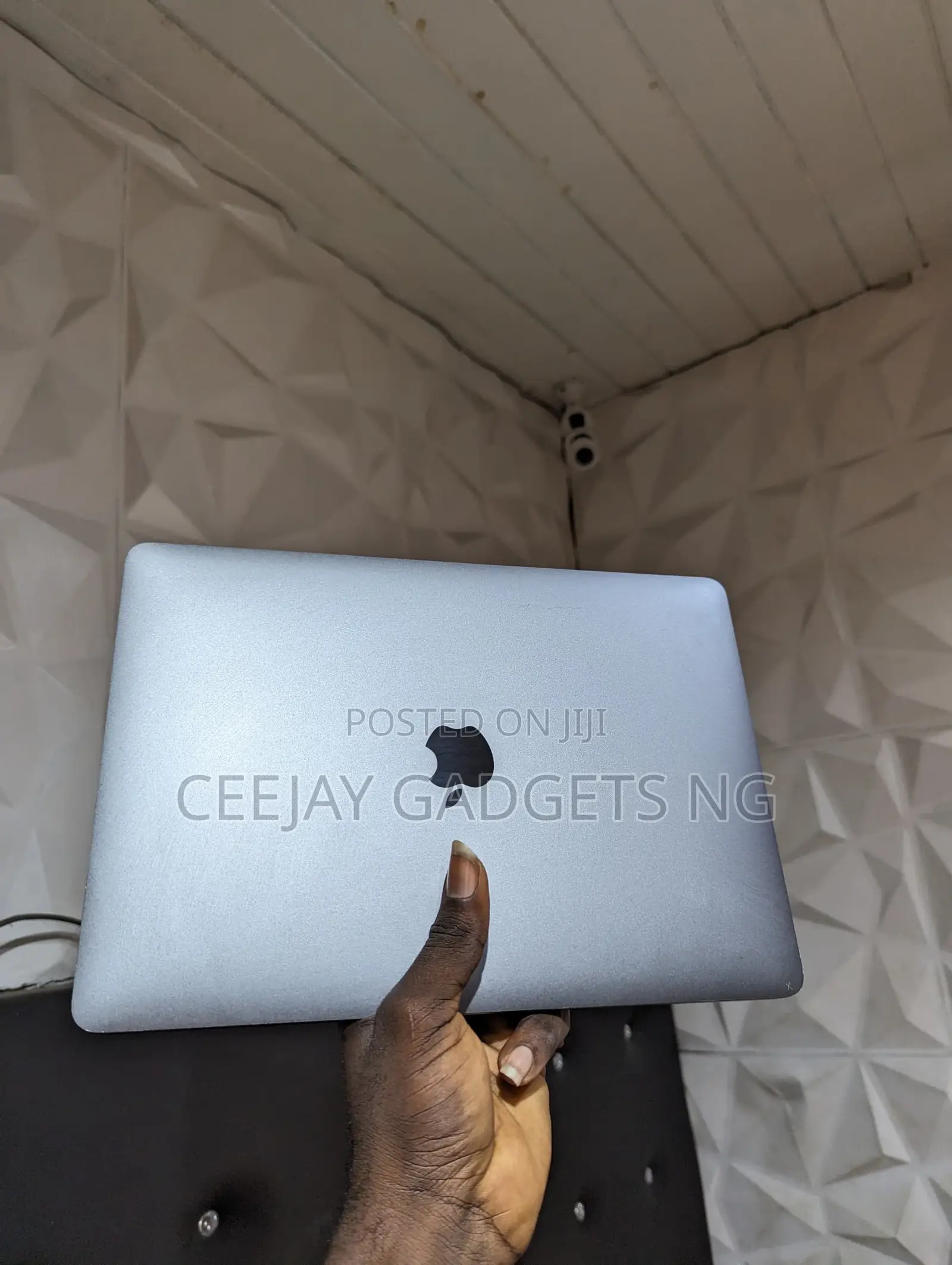 Laptop Apple MacBook Pro 2020 16GB Intel Core I5 SSD 512GB