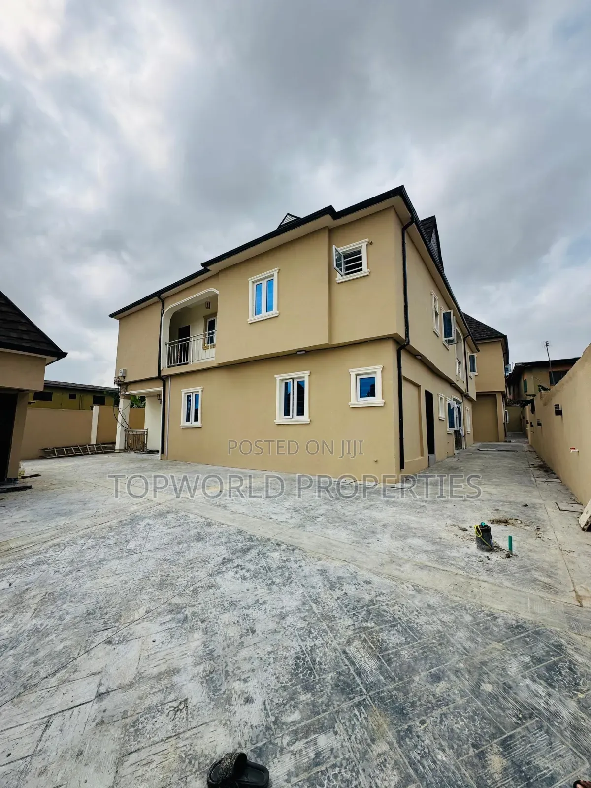3bdrm Apartment in Ogba for sale