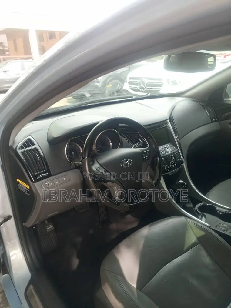 Hyundai Sonata Limited Sedan FWD (2.4L 4cyl 6A) 2012 Blue