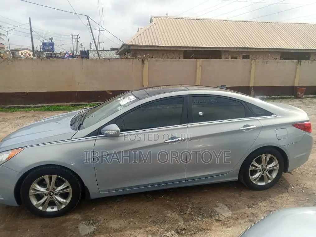 Hyundai Sonata Limited Sedan FWD (2.4L 4cyl 6A) 2012 Blue