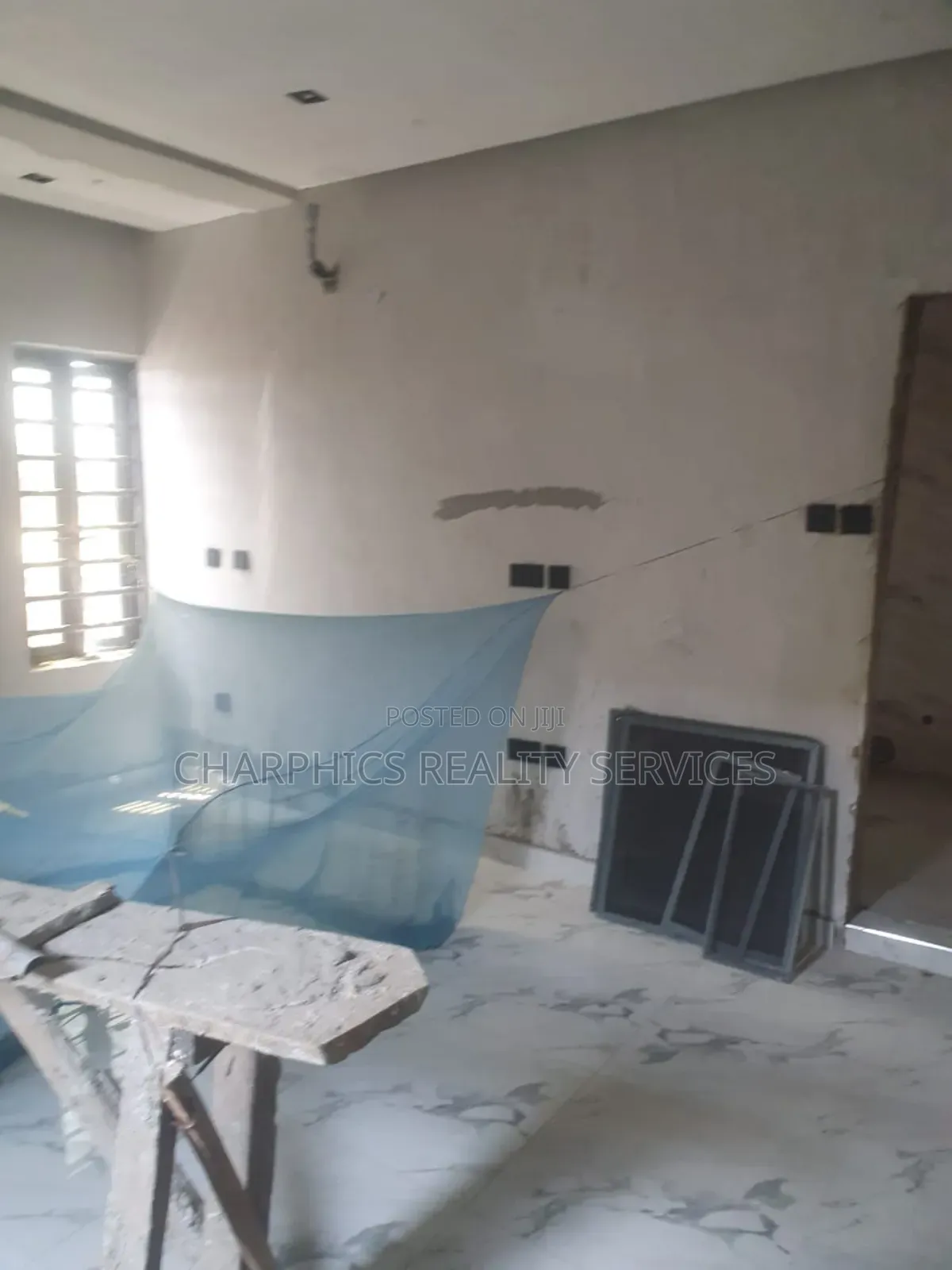3bdrm Apartment in Yaba for sale