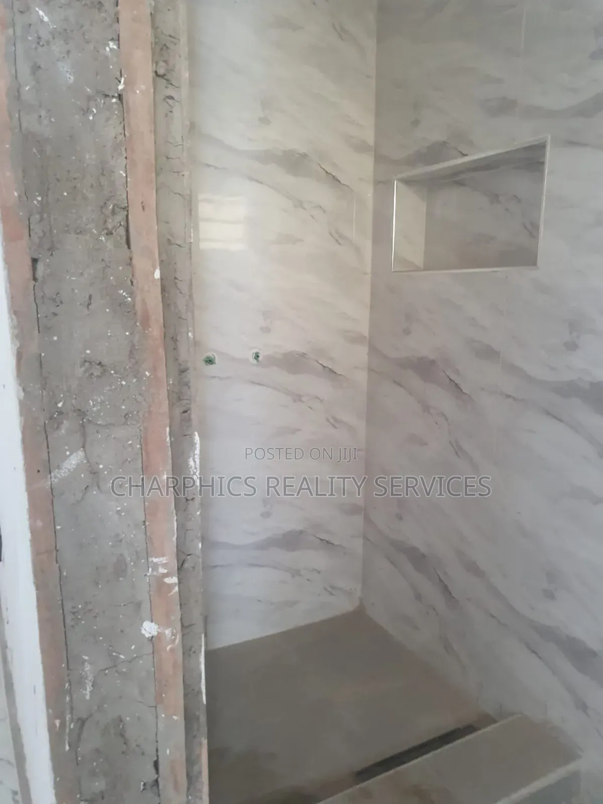 3bdrm Apartment in Yaba for sale