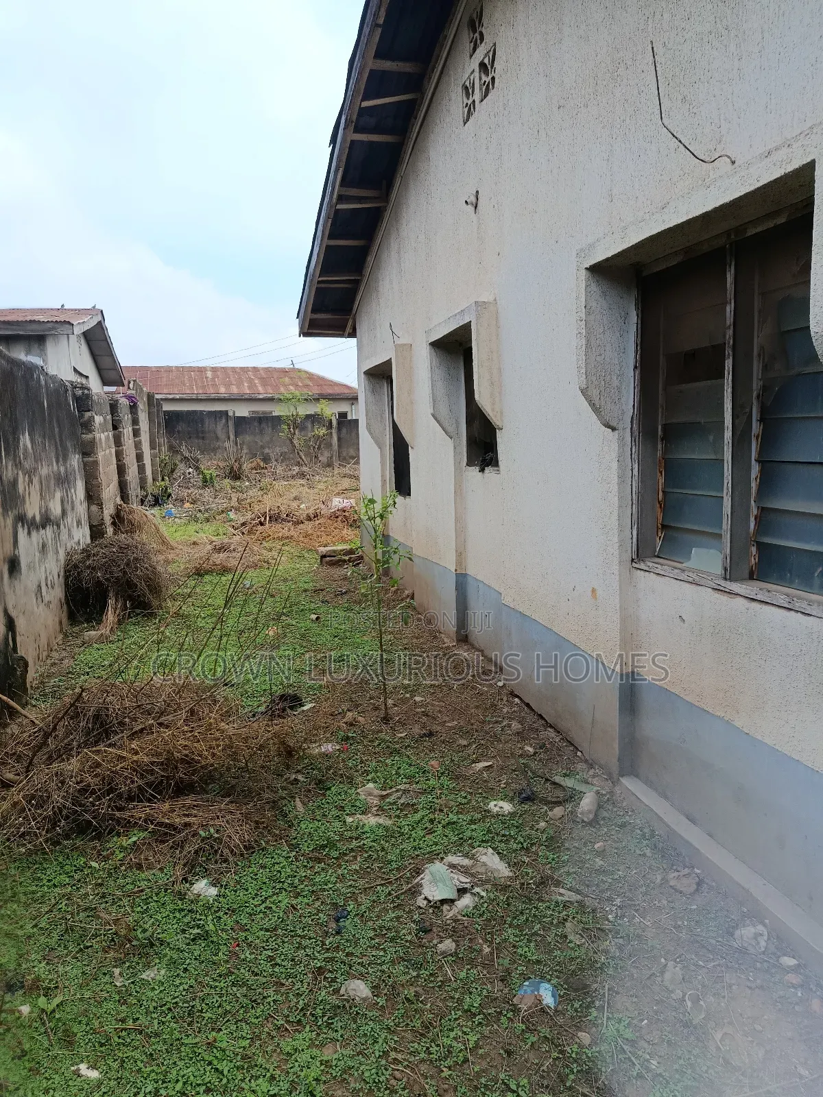 4bdrm Bungalow in Olororo, Ibadan for sale