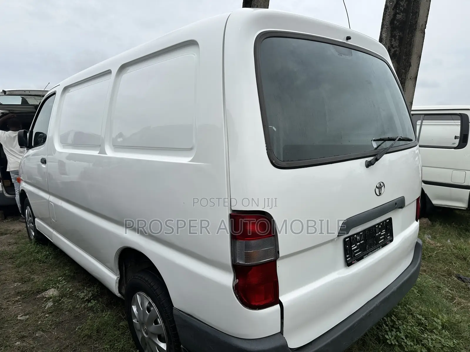Toyota HiAce 2007 White