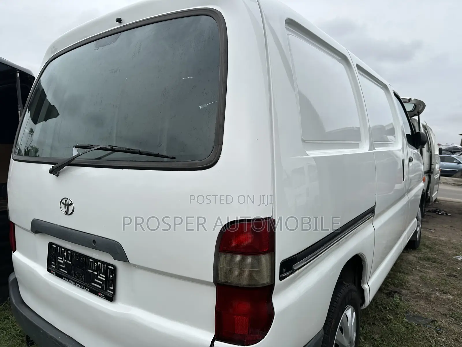 Toyota HiAce 2007 White