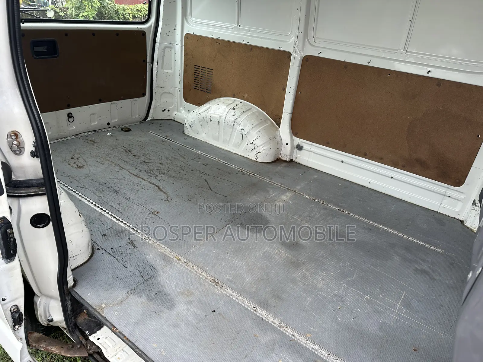 Toyota HiAce 2007 White
