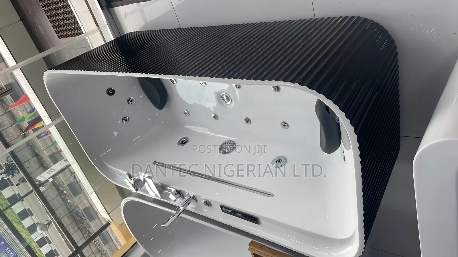 Jacuzzi Bathtub