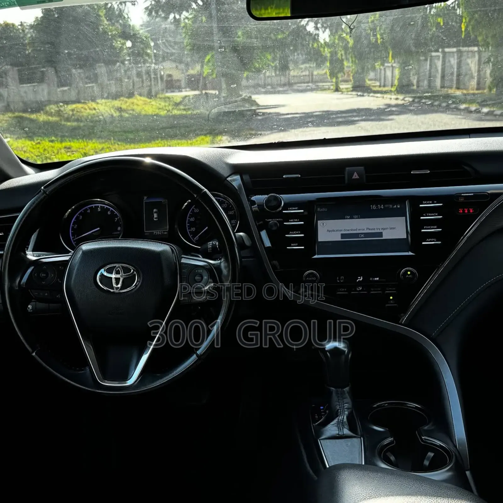 Toyota Camry SE FWD 2020 White