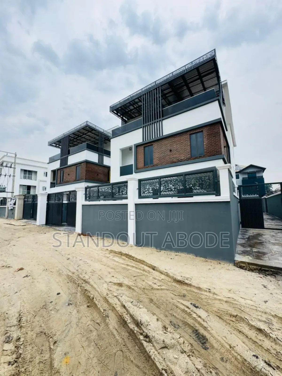 5bdrm Duplex in Inside An Estate, Ikeja GRA for sale