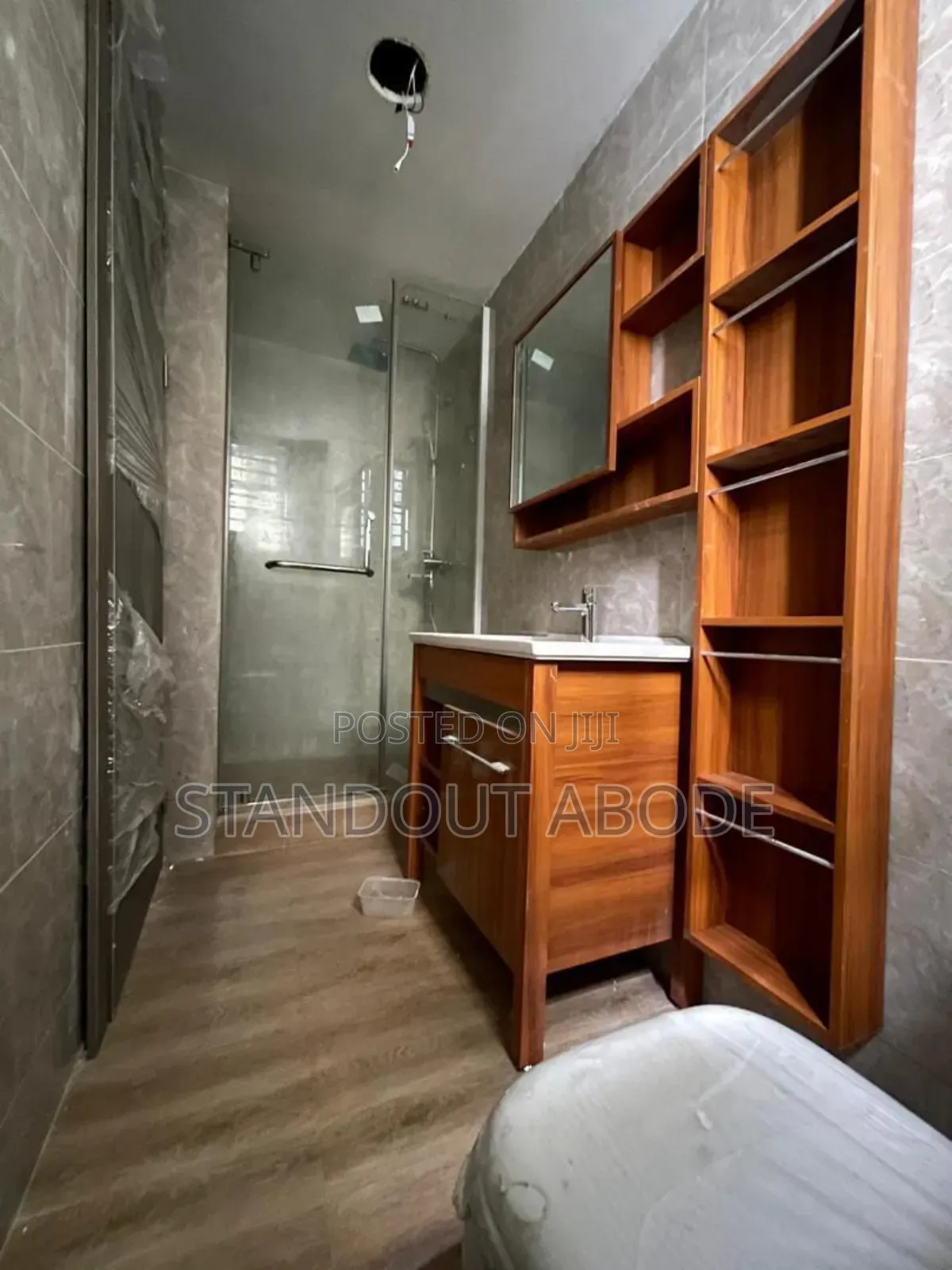 4bdrm Duplex in In An Estate, Surulere for sale