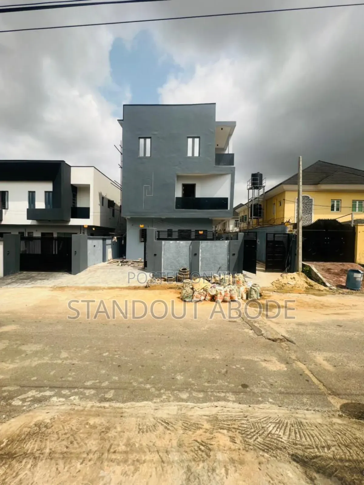 4bdrm Duplex in In An Estate, Ikeja for sale