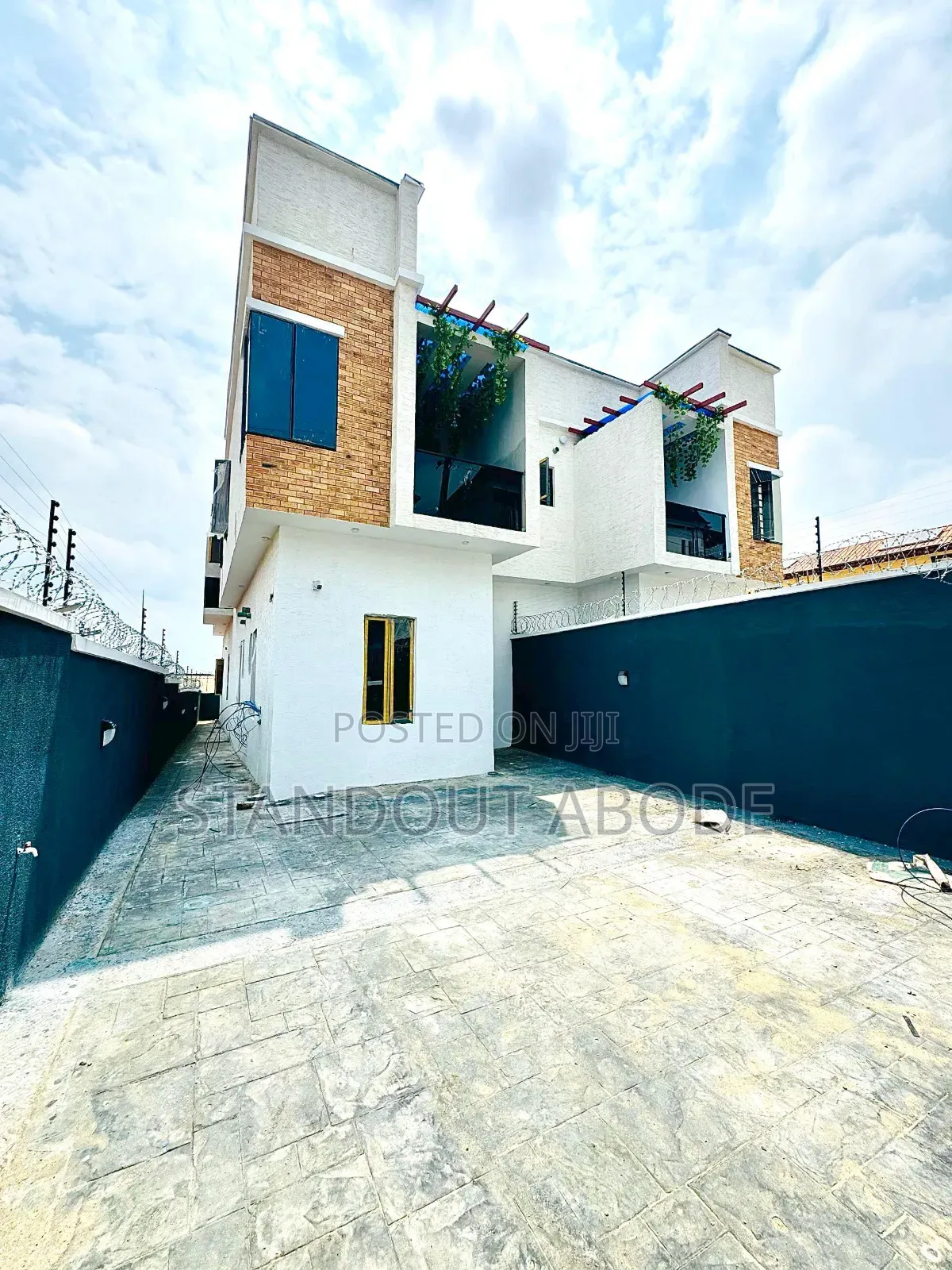 4bdrm Duplex in Inside An Estate, Ogba for sale