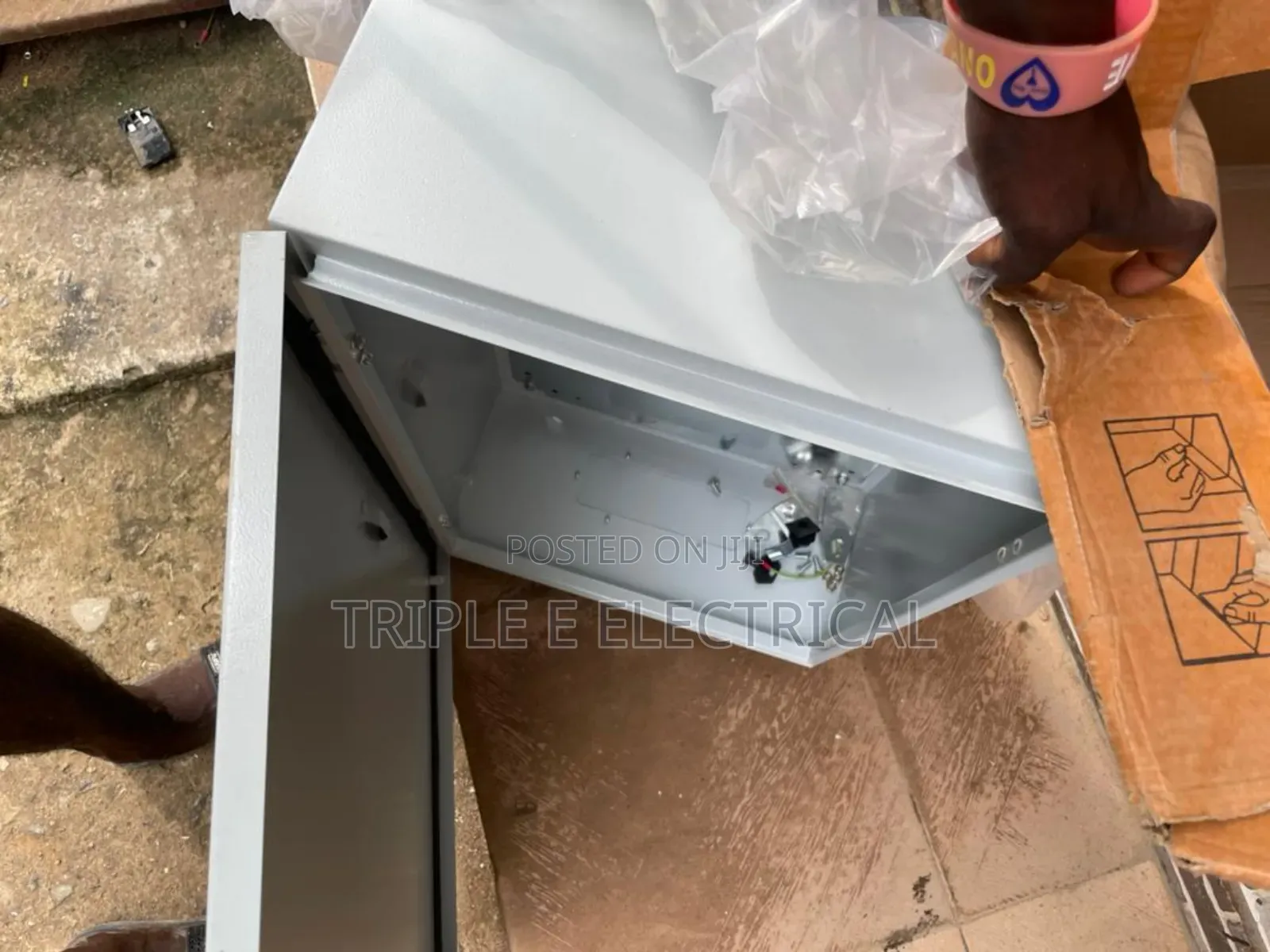 600x300 Wall Mounted Enclosure Panel Box