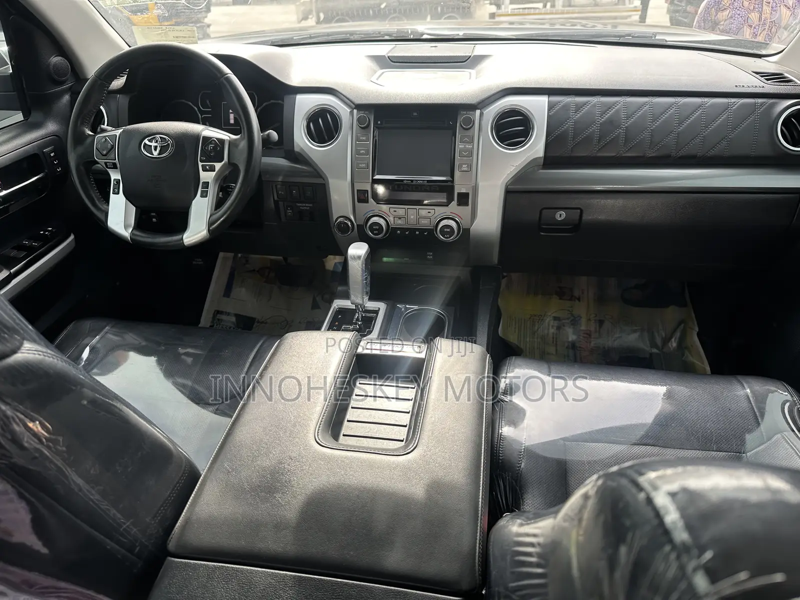 Toyota Tundra Platinum 5.7L V8 4x4 CrewMax 5.6 ft. box 145.7 in. WB