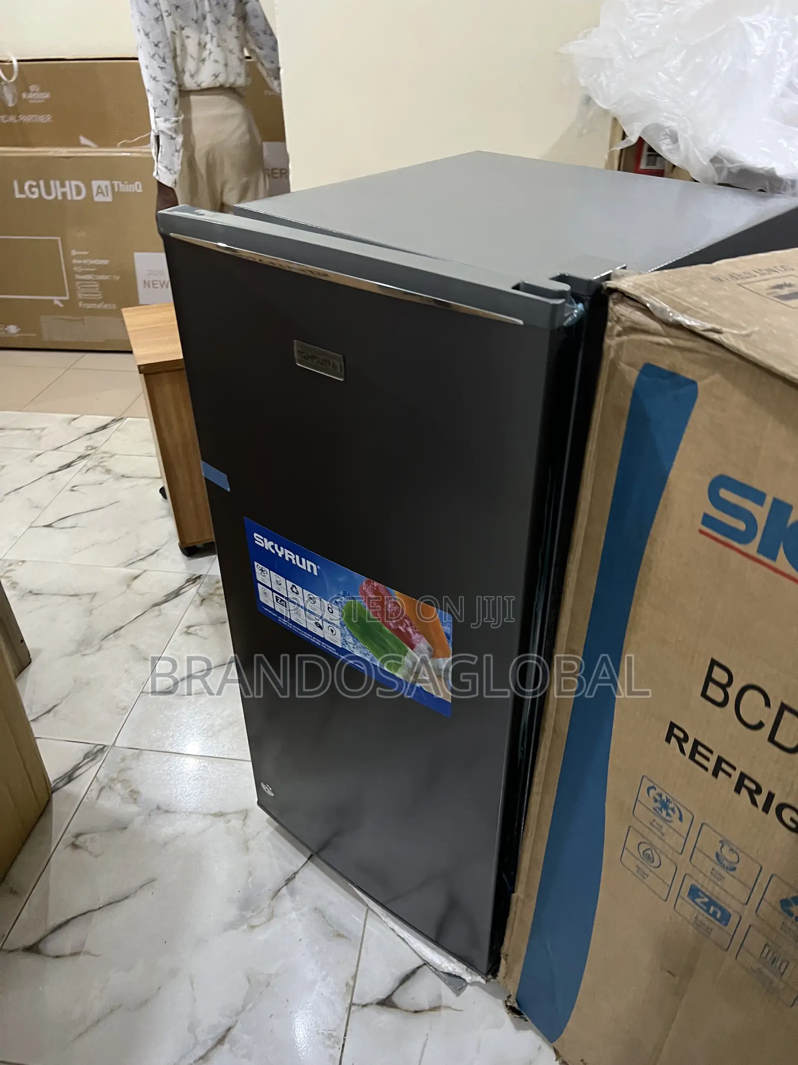 49. Skyrun 160l Single Door Fridge – Space Efficient Cooling Unit