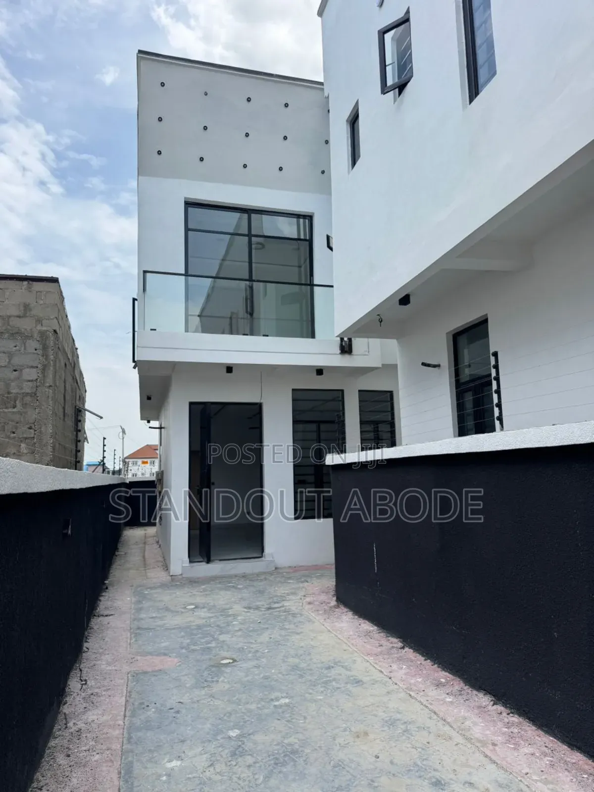 4bdrm Duplex in Ikota for sale