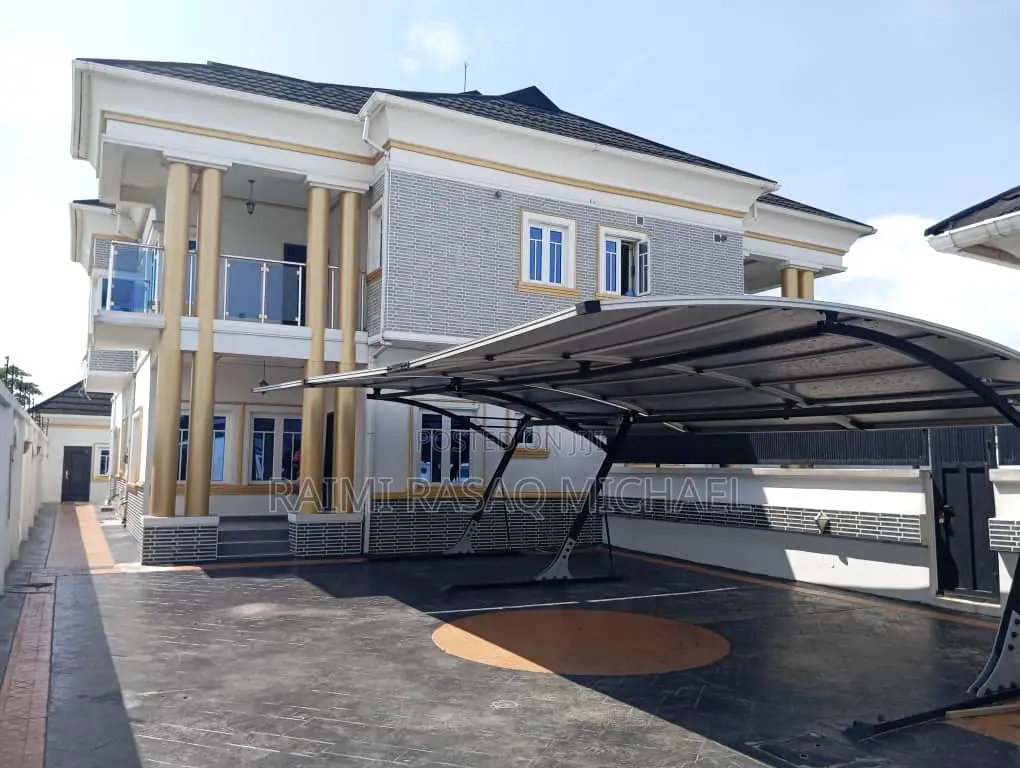 Furnished 4bdrm Duplex in New Road, Awoyaya for sale