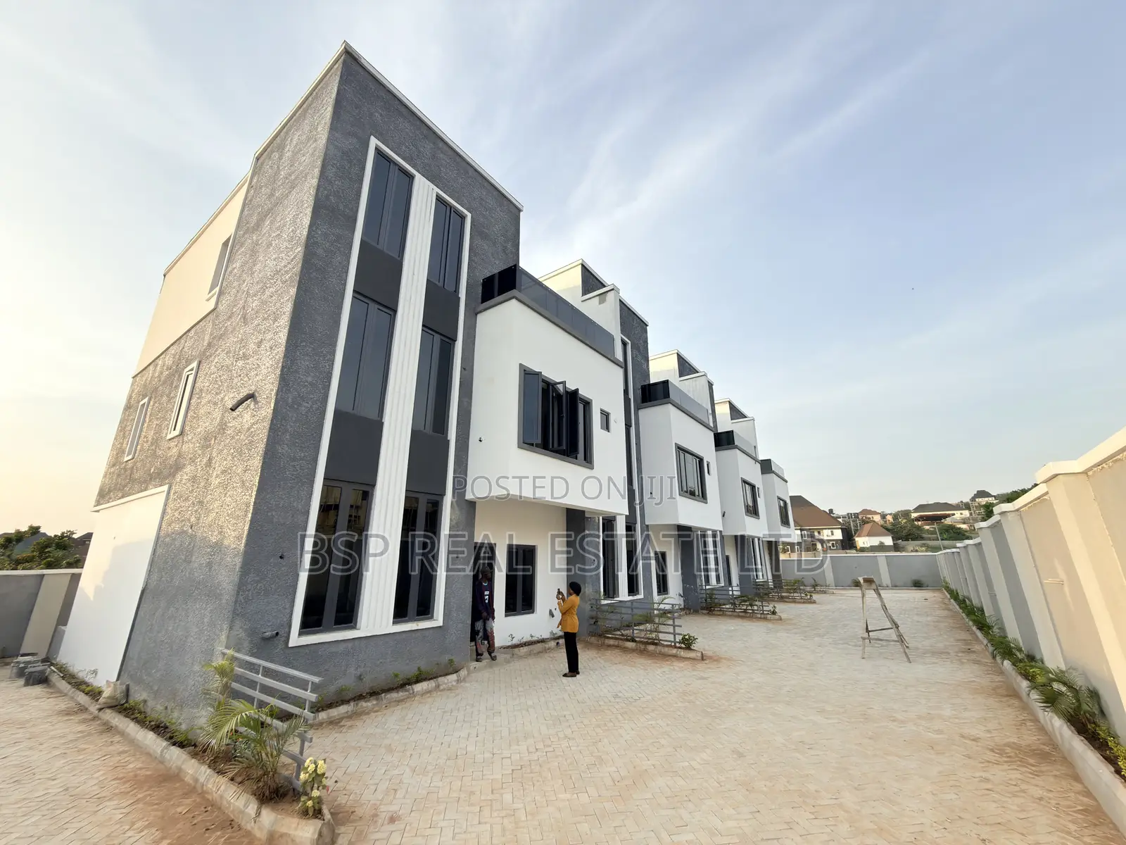 4bdrm Townhouse/Terrace in Apo Resettlement for sale