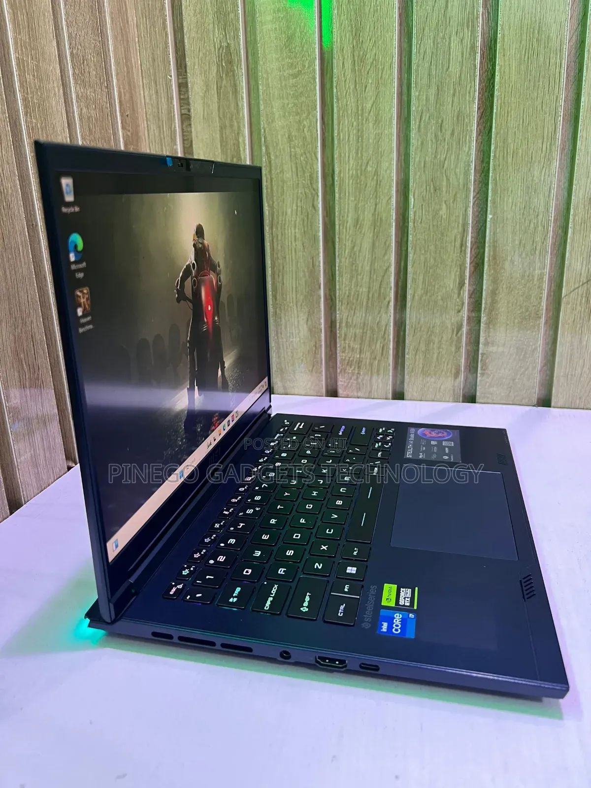 Laptop MSI Stealth 14 Studio A13VF 16GB Intel Core I7 SSD 1T
