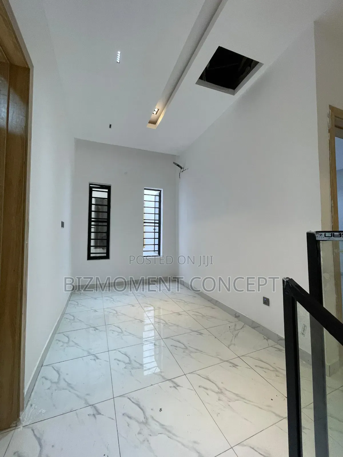 4bdrm Duplex in Orchid Road, Chevron for sale
