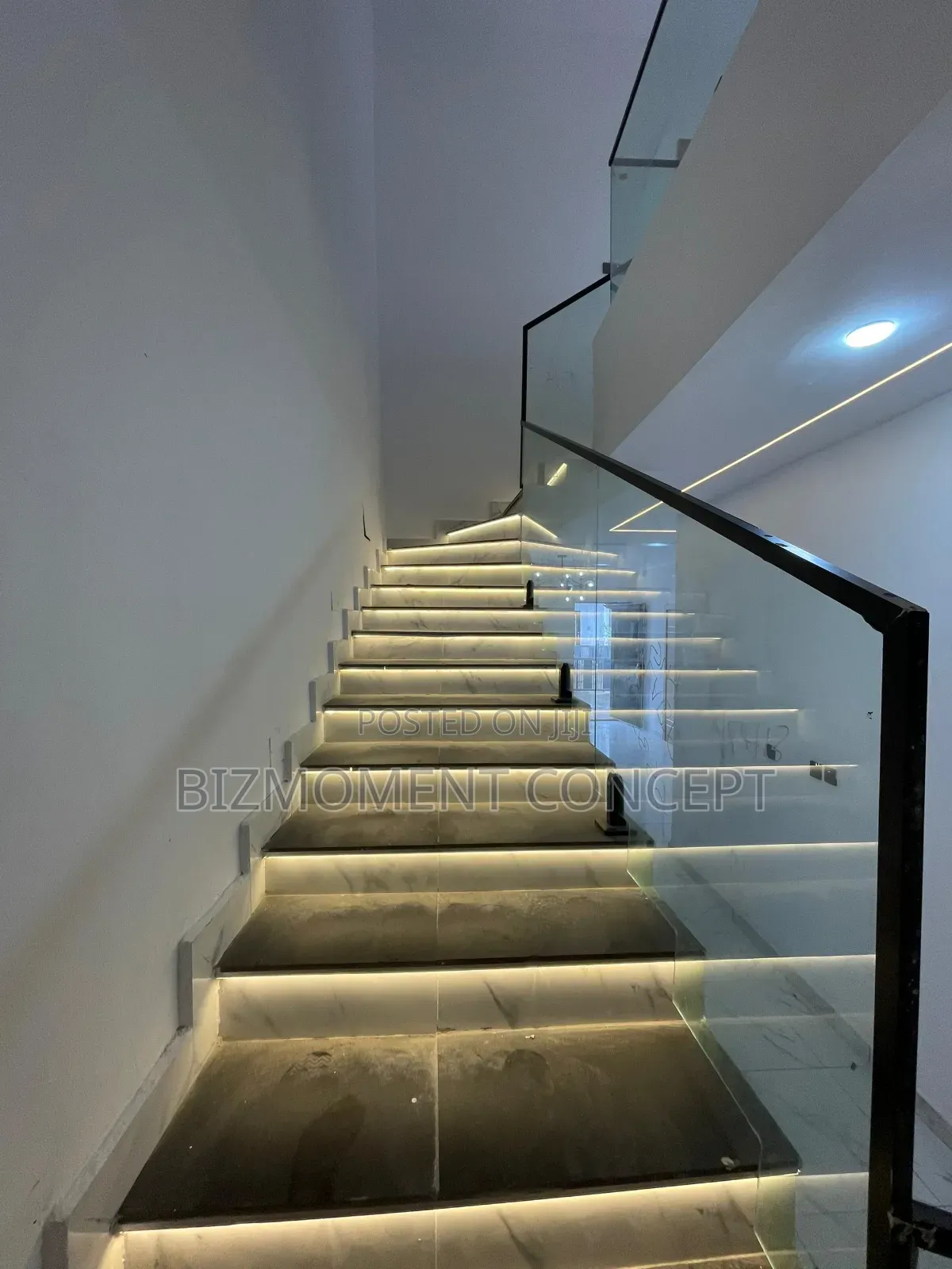 4bdrm Duplex in Orchid Road, Chevron for sale