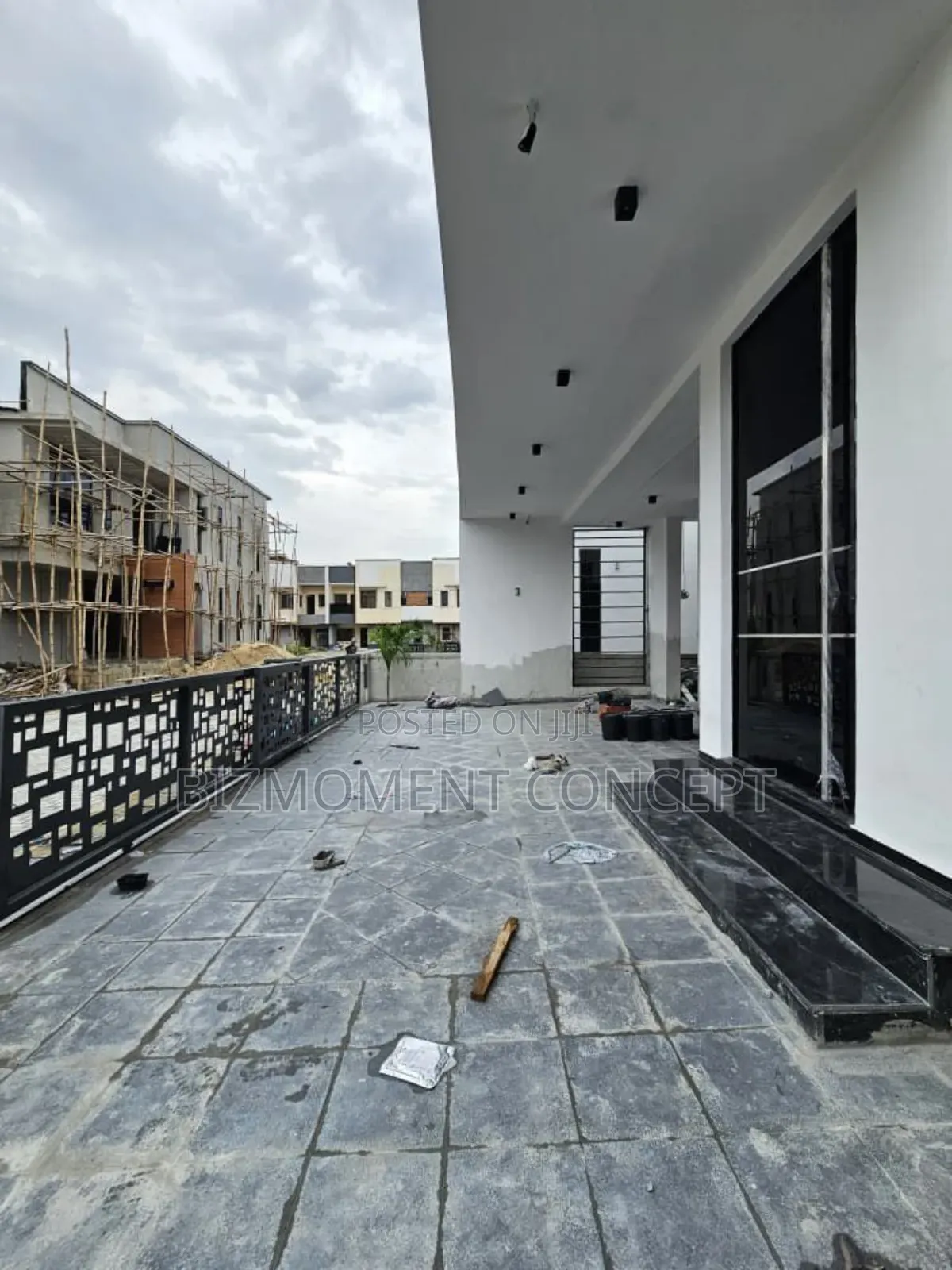 Furnished 5bdrm Duplex in Orchid Road, Chevron for sale