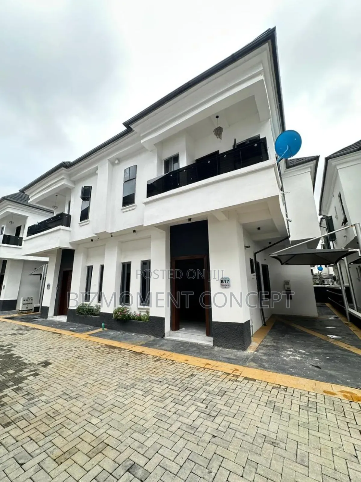 4bdrm Duplex in Orchid Road, Chevron for sale