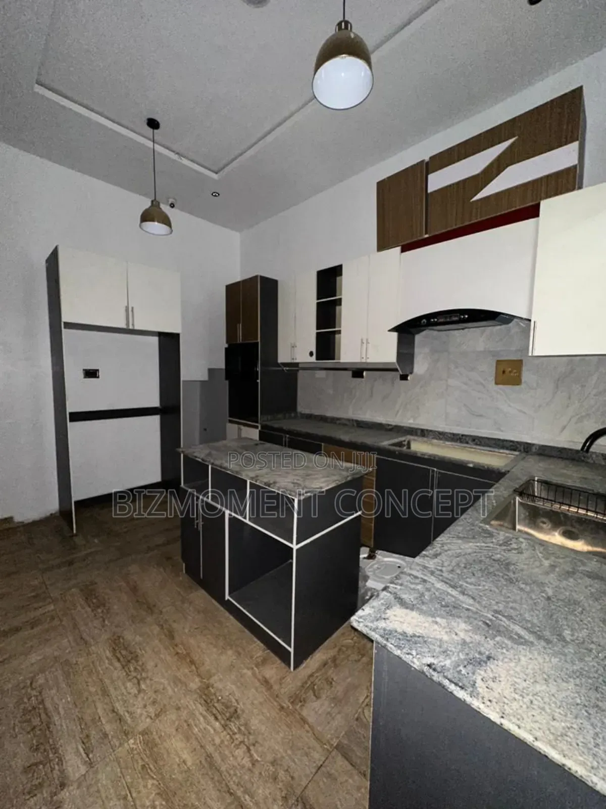 4bdrm Duplex in Orchid Road, Chevron for sale